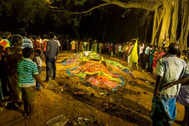 PUDUCHERRY, İNDİA - Aralık 2019. Hindu dini bayramı. Ganesh 'i kutlamak için gece festivali, tanrılar. Puja kutlaması