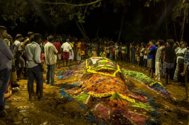 PUDUCHERRY, İNDİA - Aralık 2019. Hindu dini bayramı. Ganesh 'i kutlamak için gece festivali, tanrılar. Puja kutlaması