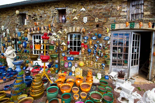 Noron Poterie Frankrijk August Circa 2020 Zoveel Pottenbakkerij Buitenlucht Verschillende — Stockfoto