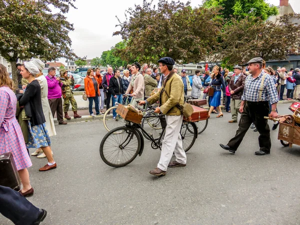 Sainte Mere Eglise Francie Června2019 Přehlídka Lidí Oblečených Letech Pózování — Stock fotografie