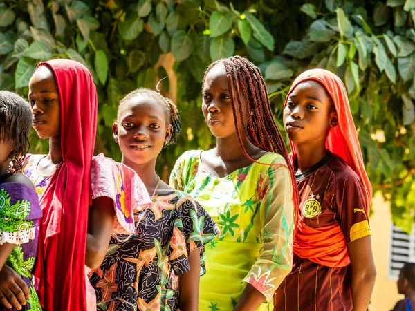 Mbour Senegal Dezembro Circa 2020 Grupo Adolescentes Não Identificados Parque — Fotografia de Stock
