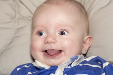 Beaiutiful dört aylık bebek portresi 