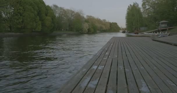 Wooden pier on the river in the evening in calm weather — Stock Video