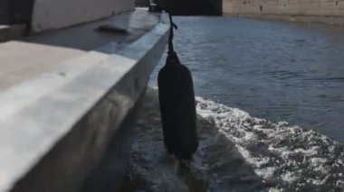 St. Petersburg Kanallar üzerinde tekne yelken