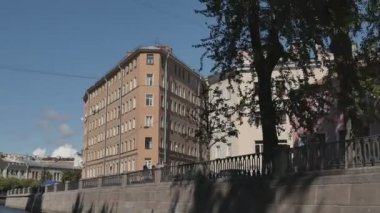 St. Petersburg limanda tarafından Kanallar üzerinde tekne yelken