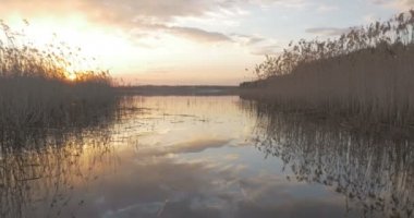 Gölde tekne günbatımı