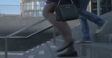 merdivenlerden aşağı ayak