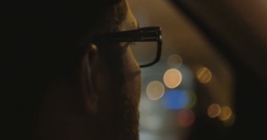 Gece araba kullanan bir adam vuruldu