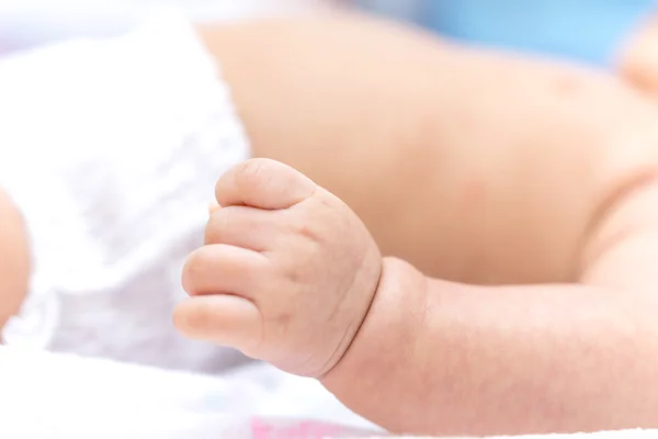 Pequeno bebê mão — Fotografia de Stock