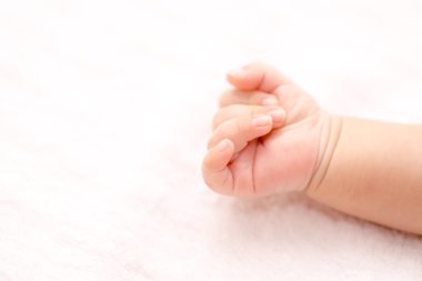 Küçük bebek el