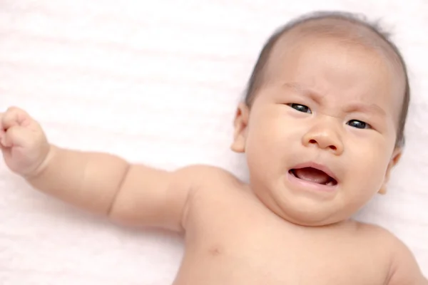 Llorando asiático bebé — Foto de Stock