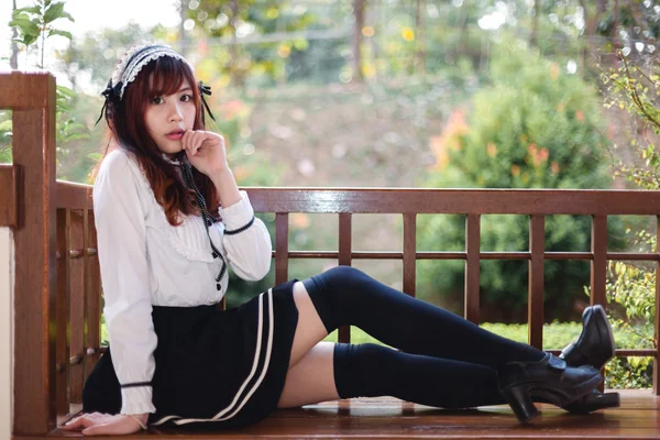 Urocza dziewczyna Azji w stroju japoński pokojówka — Zdjęcie stockowe