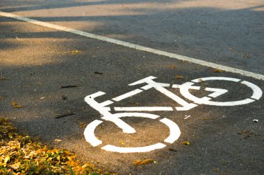 Bisiklet yolu yolda