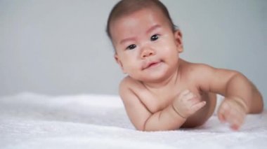 İnişli çıkışlı bebek üzerinde