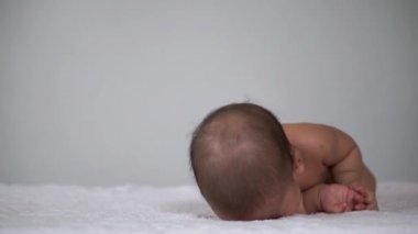 İnişli çıkışlı bebek üzerinde