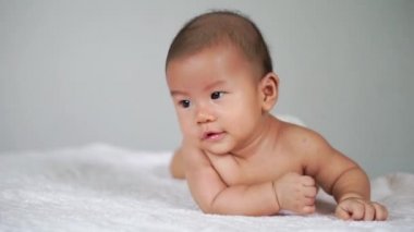 İnişli çıkışlı bebek üzerinde