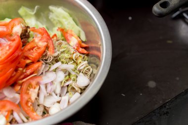 Tay baharatlı salatalık salatası