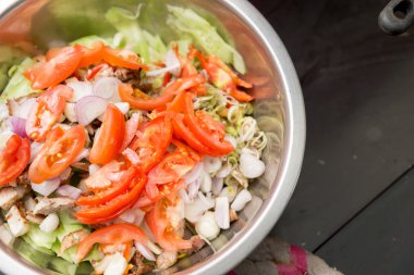 Tay baharatlı salatalık salatası