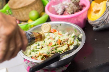 Tay baharatlı salatalık salatası