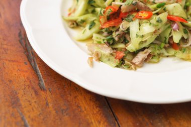 Tay baharatlı salatalık salatası