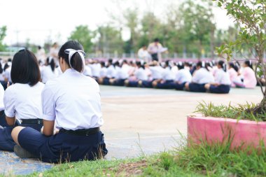 Taylandlı öğrenciler üniformalı