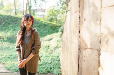 Parktaki Asyalı kız.