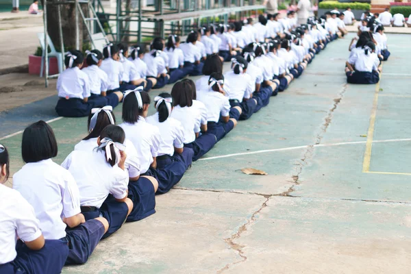 Taylandlı öğrenciler üniformalı