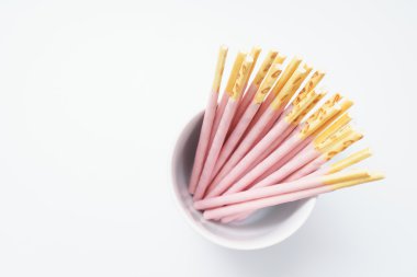 Çilek aromalı ekmek sopa