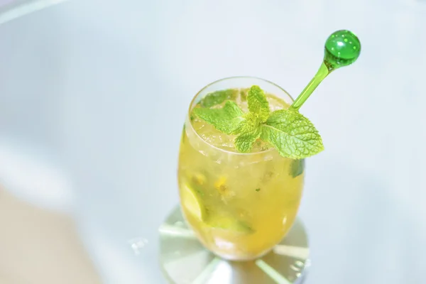 Cóctel de pasión Mojito — Foto de Stock