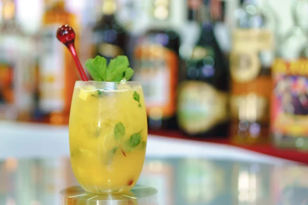 Mango Mojito cocktail — Stock Photo, Image