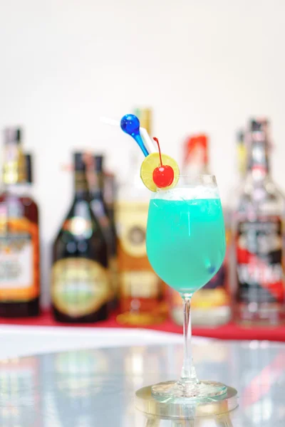 Klassischer blauer Hawaii-Cocktail — Stockfoto