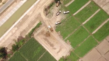 Ekskavatör makinenin hava atış