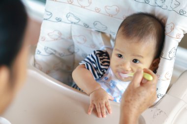 Asya bebek beslenme saati