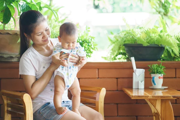 Asiatico madre e figlio — Foto Stock