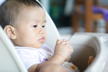 Asya bebek beslenme saati