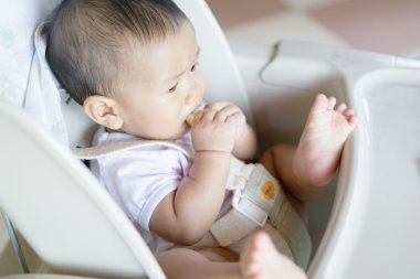 Asya bebek beslenme saati