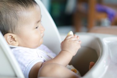 Asya bebek beslenme saati