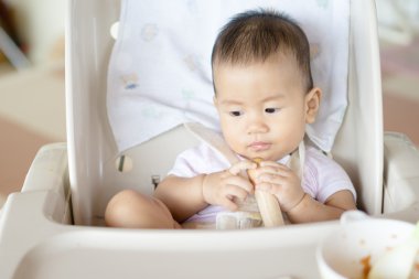 Asya bebek beslenme saati