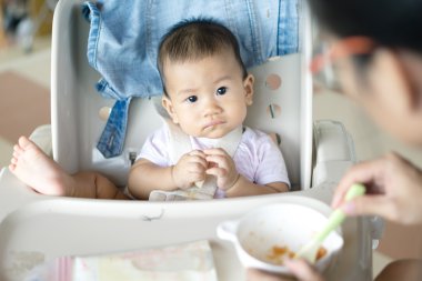 Asya bebek beslenme saati