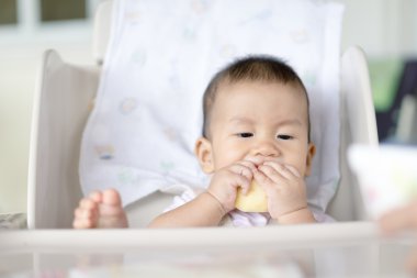 Asya bebek beslenme saati