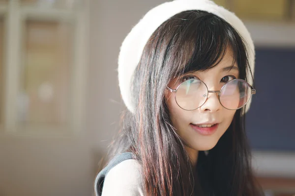 Charmante asiatische Mädchen — Stockfoto