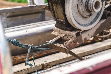 Taylandlı çiftçi yük traktörü