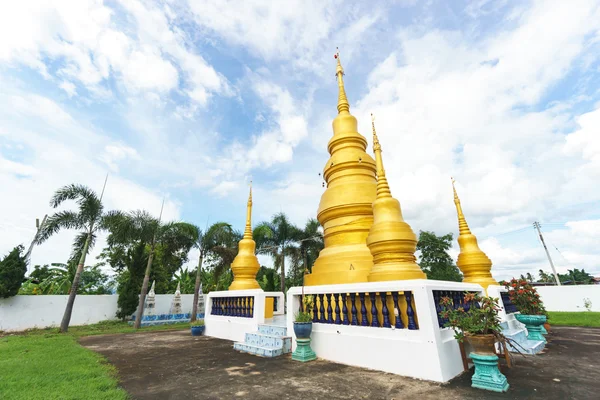 Golden pagoda in rural part of Thailand — Stock Photo, Image