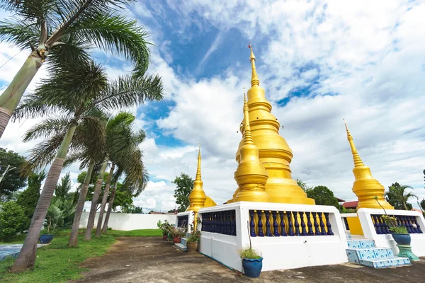 Golden pagoda in rural part of Thailand — Stock Photo, Image