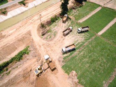 Ekskavatör makinenin hava atış 