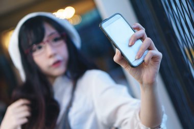 Şirin Asyalı kız selfie