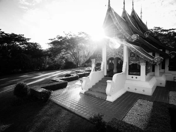 Colpo aereo di tempio pubblico tailandese — Foto Stock