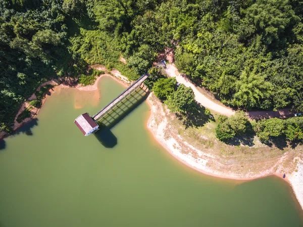 Tiro aéreo de grande reservatório — Fotografia de Stock