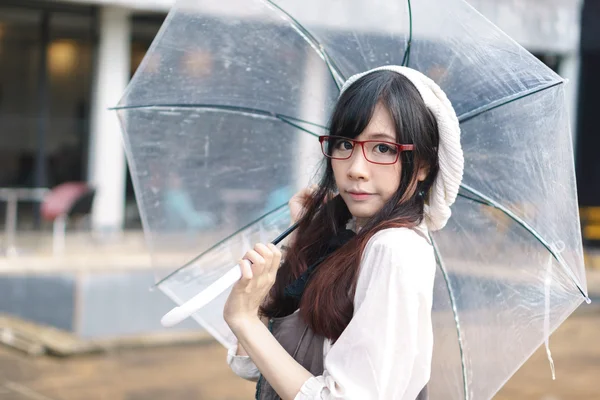 Asiática chica con paraguas — Foto de Stock