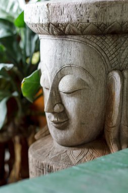 Oyma ahşap yüz şekli